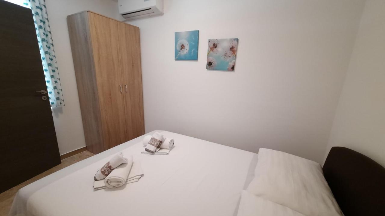 Apartment Tonci Novalja Eksteriør bilde