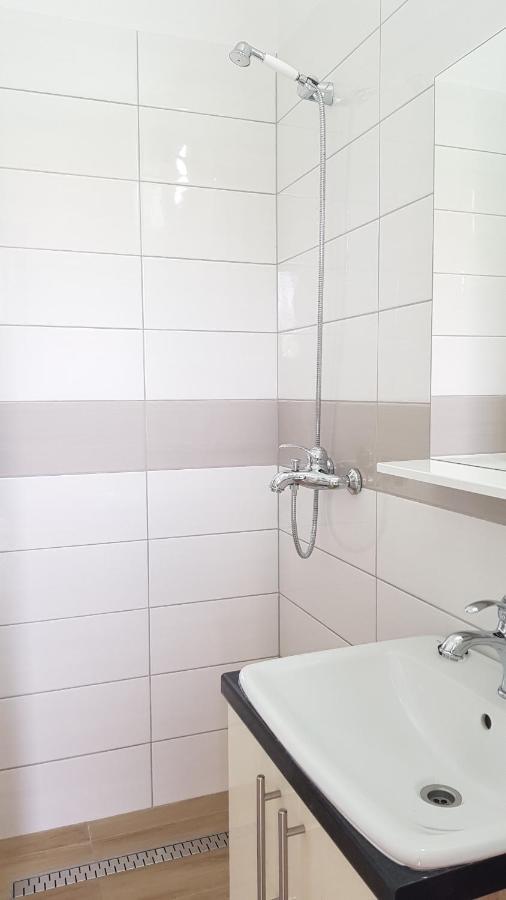 Apartment Tonci Novalja Eksteriør bilde
