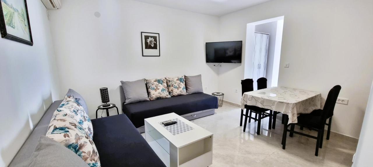 Apartment Tonci Novalja Eksteriør bilde