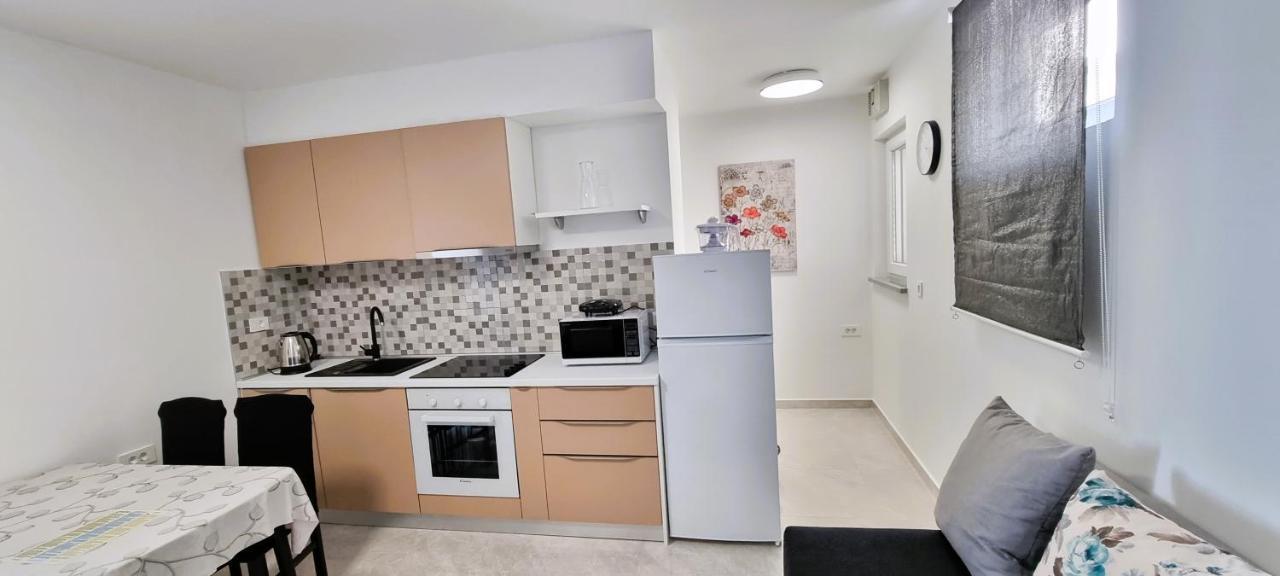 Apartment Tonci Novalja Eksteriør bilde