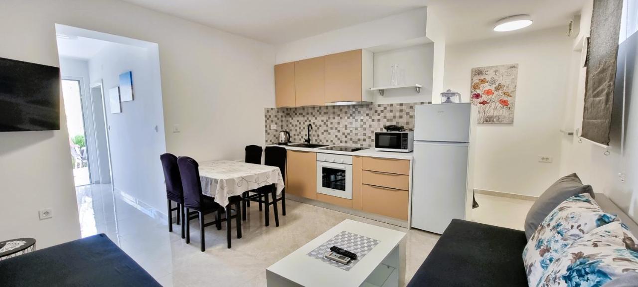 Apartment Tonci Novalja Eksteriør bilde