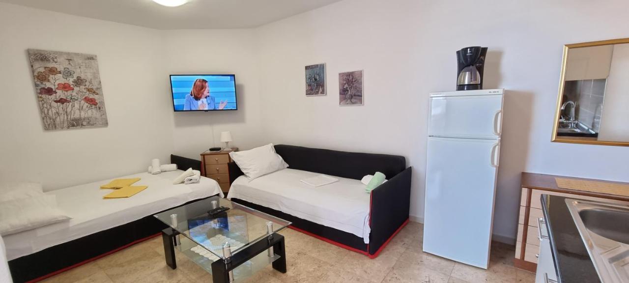 Apartment Tonci Novalja Eksteriør bilde